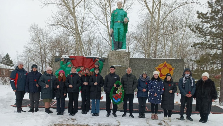 Акция "Цветы у Обелиска".